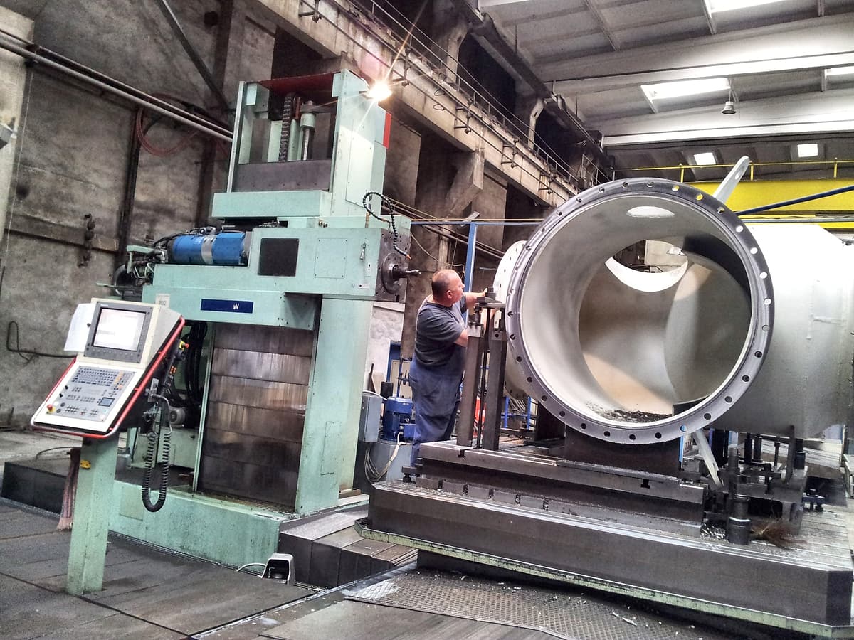 Machining a housing on the COLGAR
