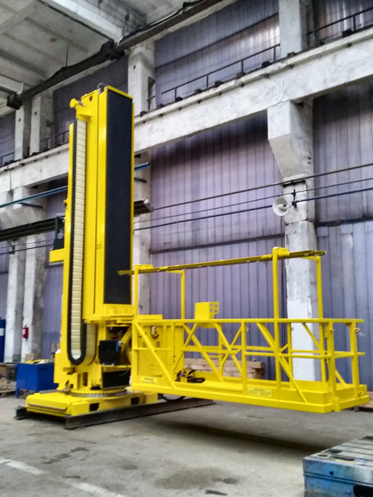 Column and boom welding equipment