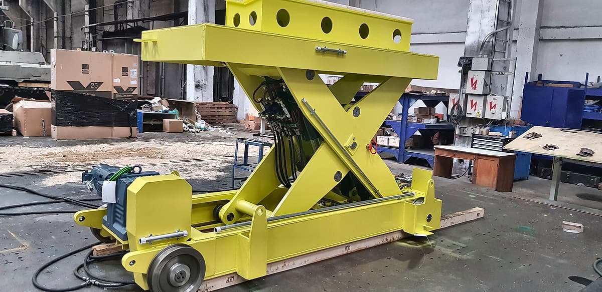 Scissor lift tables